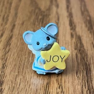 Vintage Hallmark mini Merry Miniature mouse in angel costume.